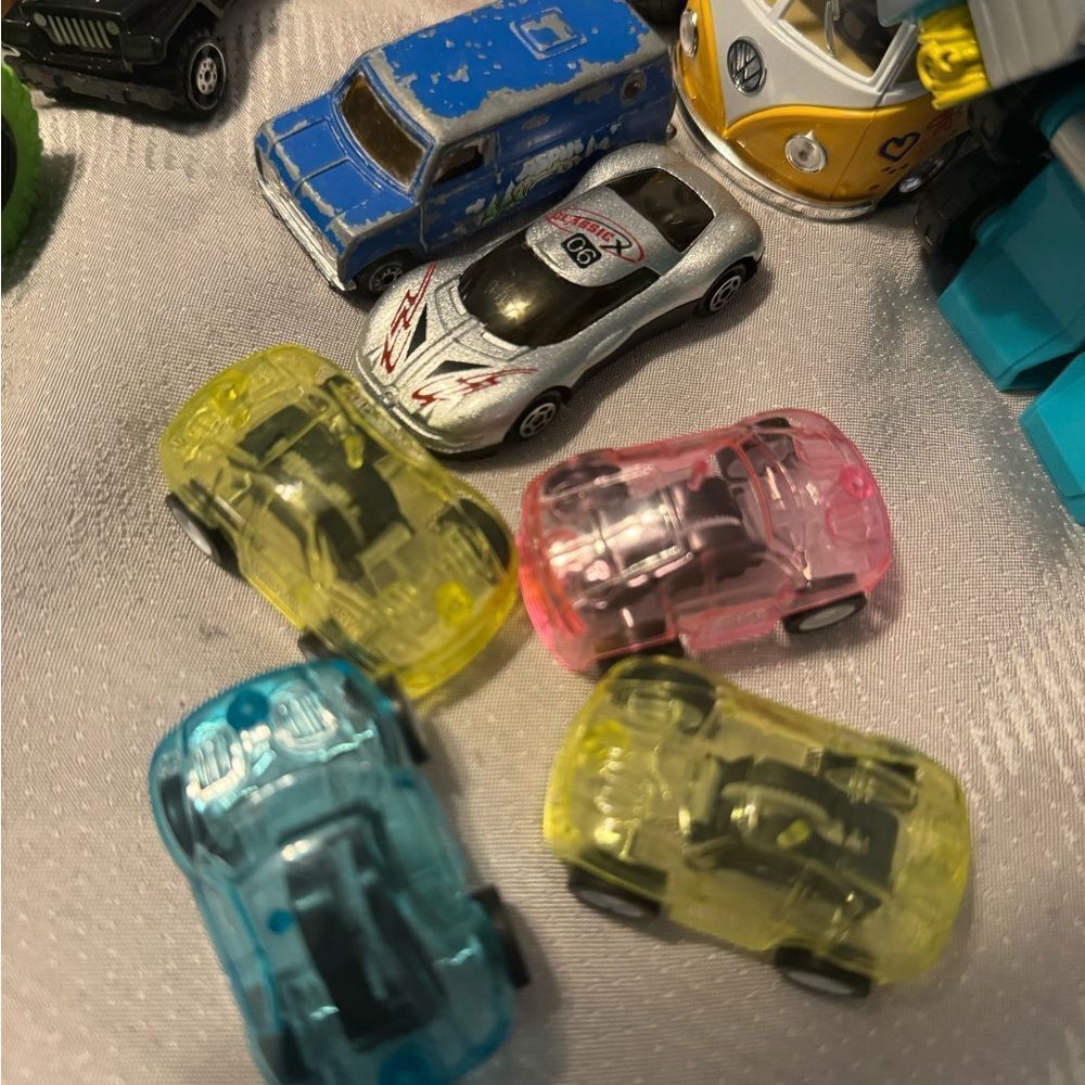 Cars Cars & More Cars! Racers, model cars, jeep, transformer, spins & more! (20) - Picture 10 of 16